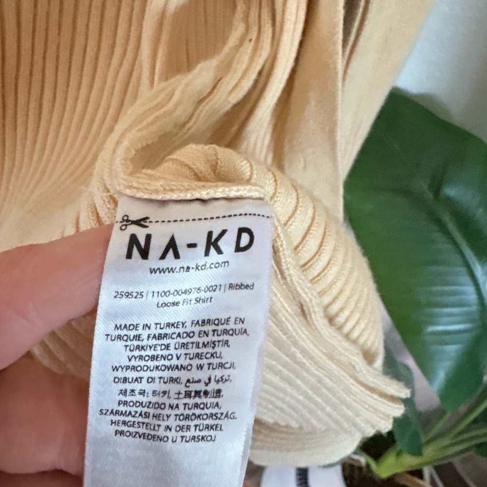 NA-KD Cream Ribbed Button Cardigan - Picture 3 of 4